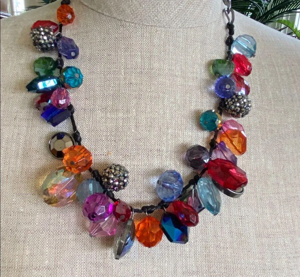 Statement Beaded Colored Necklace Red - Image 4