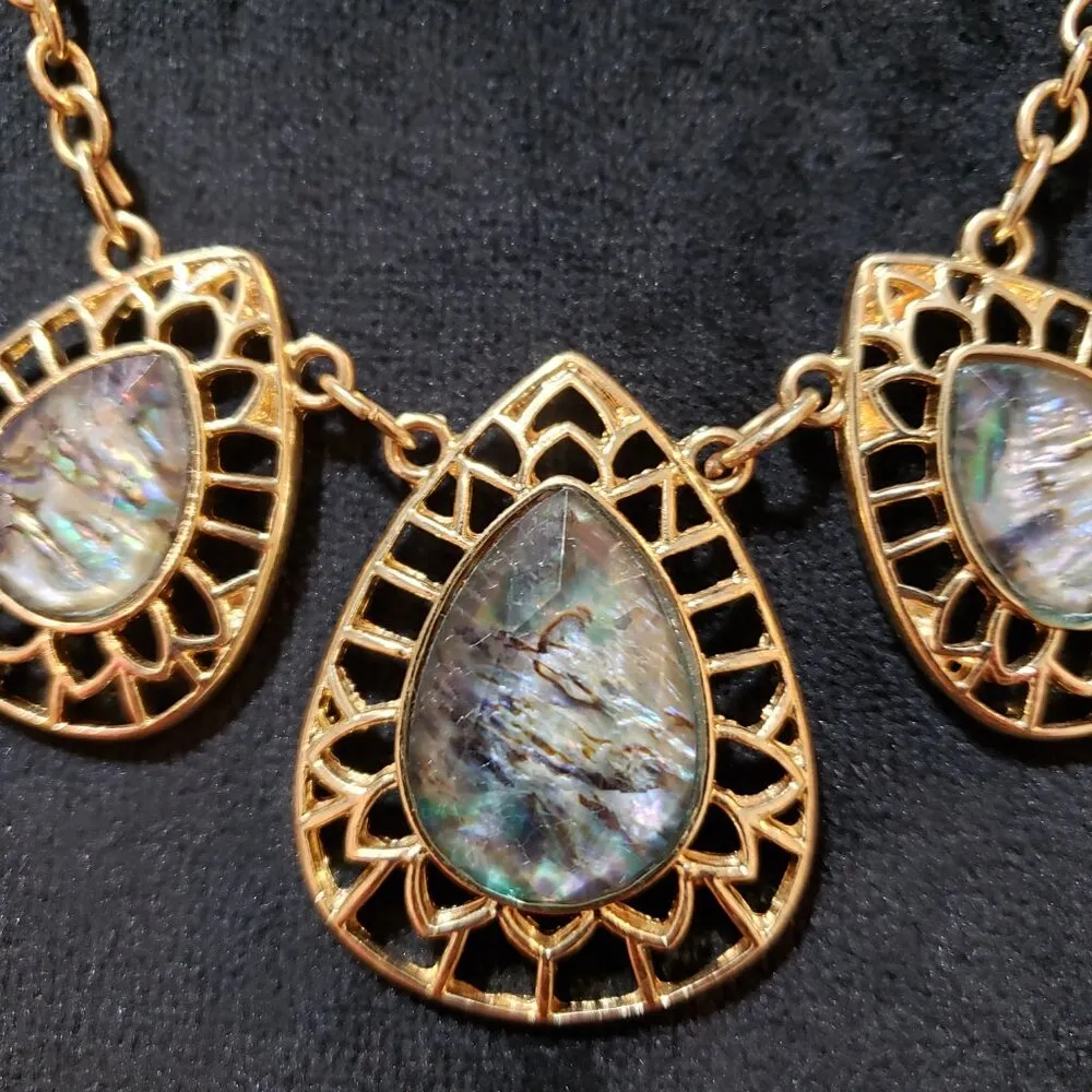 Women Gold Tone Teardrop Labradorite Stone Filigree Medalion Necklace w/ Lobster - Image 3