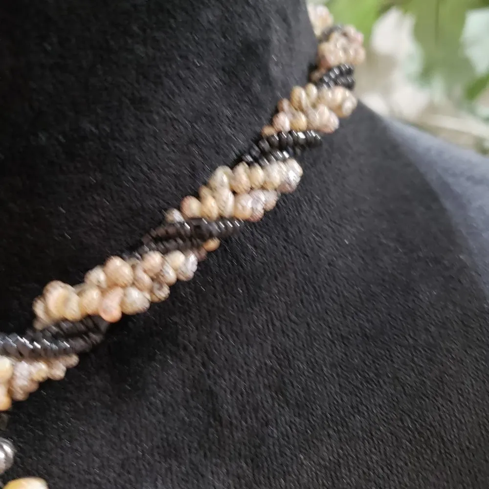 Women Fashion Big Abalone Shell Pendant Beaded Choker Necklace with Toggle Clasp Black - Image 4