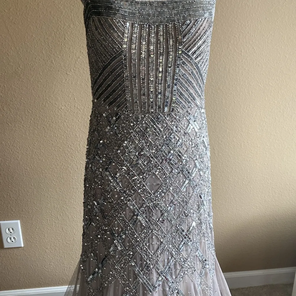 Adrianna Papelli size 12 Elegant Silver Evening Gown - Image 3