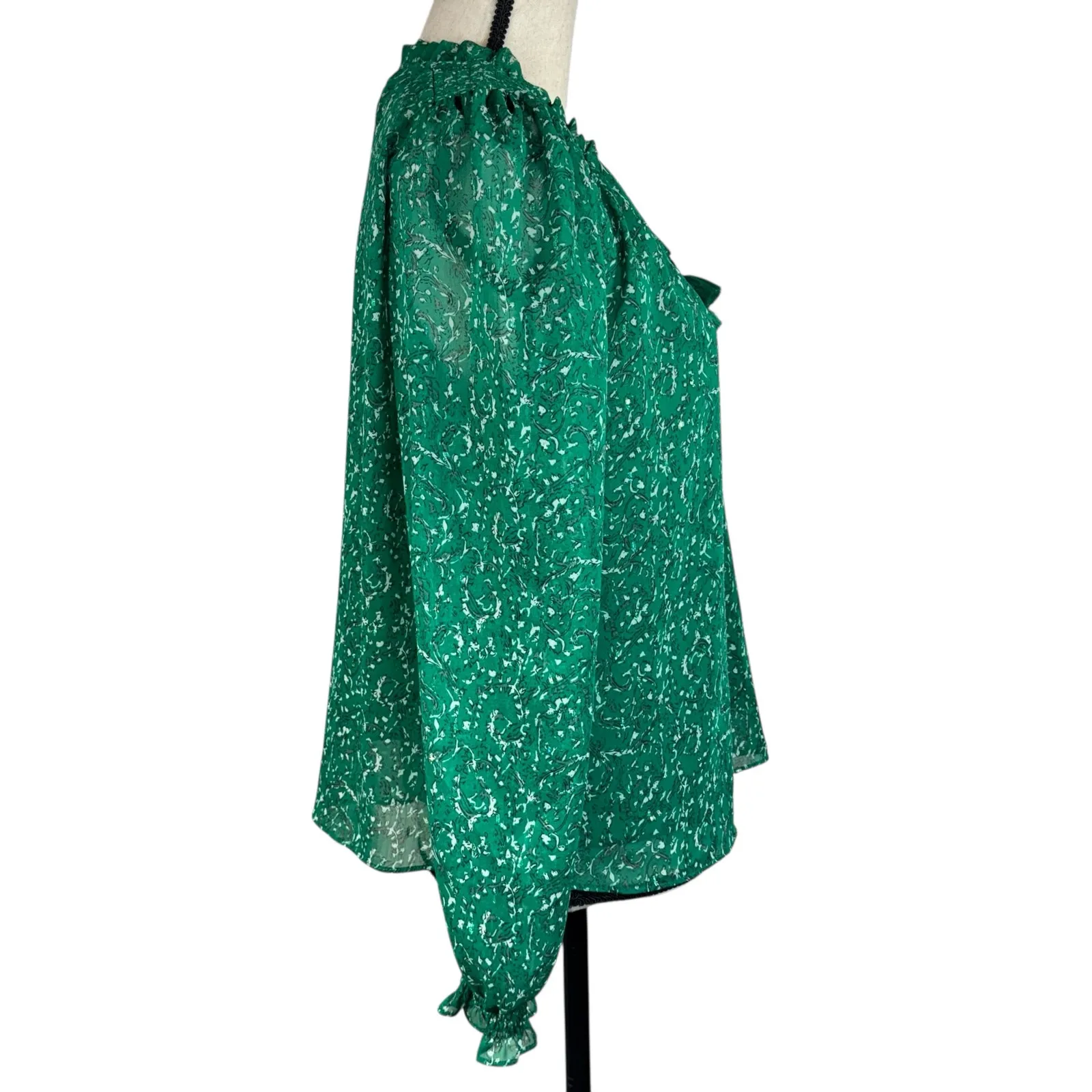 Cupcakes and Cashmere Medium Top Lined Keyhole Long Balloon Sleeves Tassel Green - Image 4