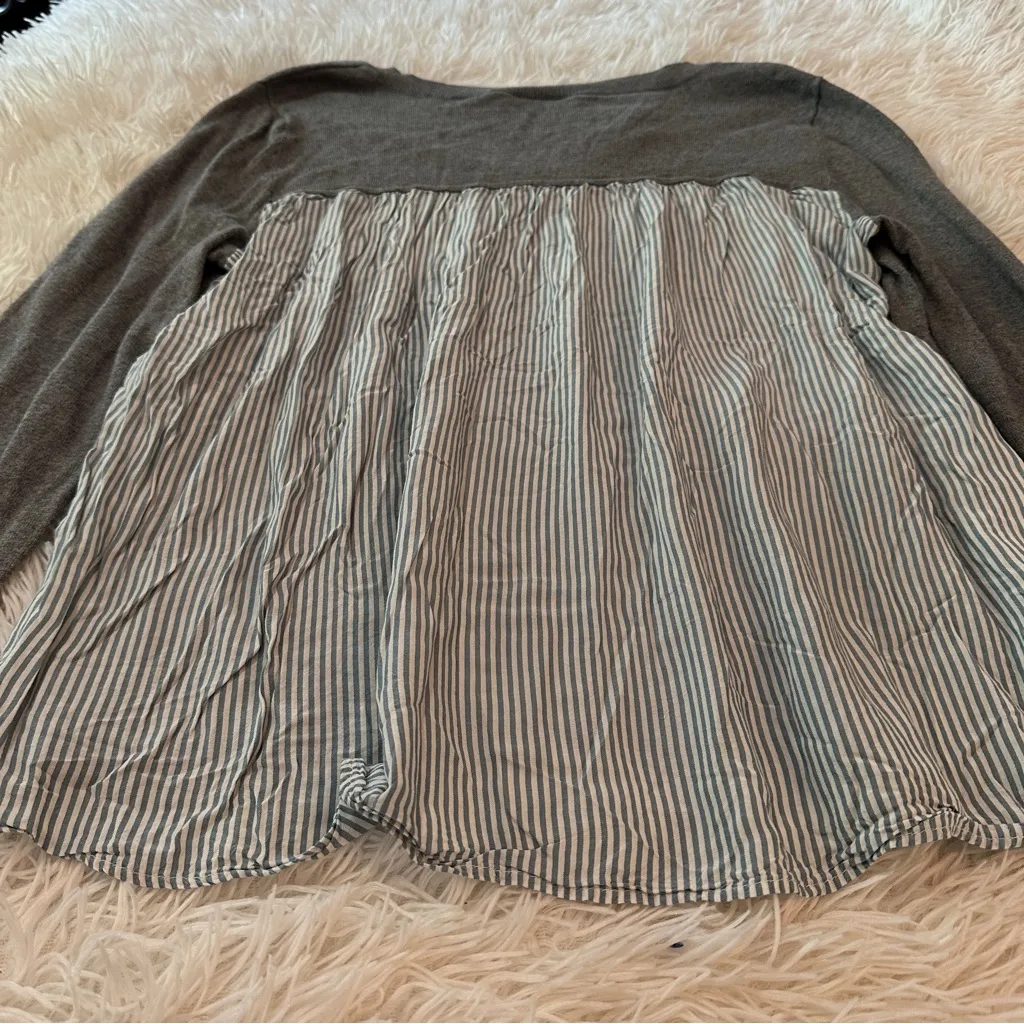 LOFT Outlet Gray Mixed Media V-Neck Sweater Size M – Striped Back Panel - Image 15