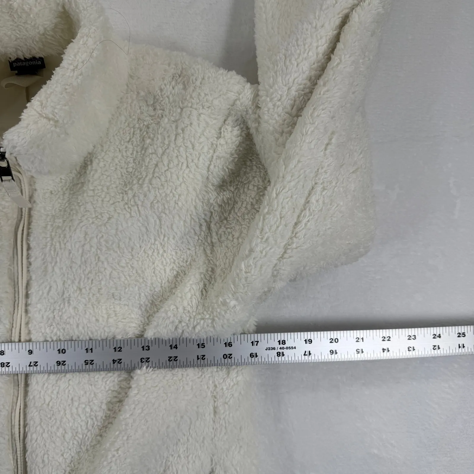 Patagonia Women Size M Cream Fuzzy Fleece Full Zip Jacket Winter Cozy - Image 2