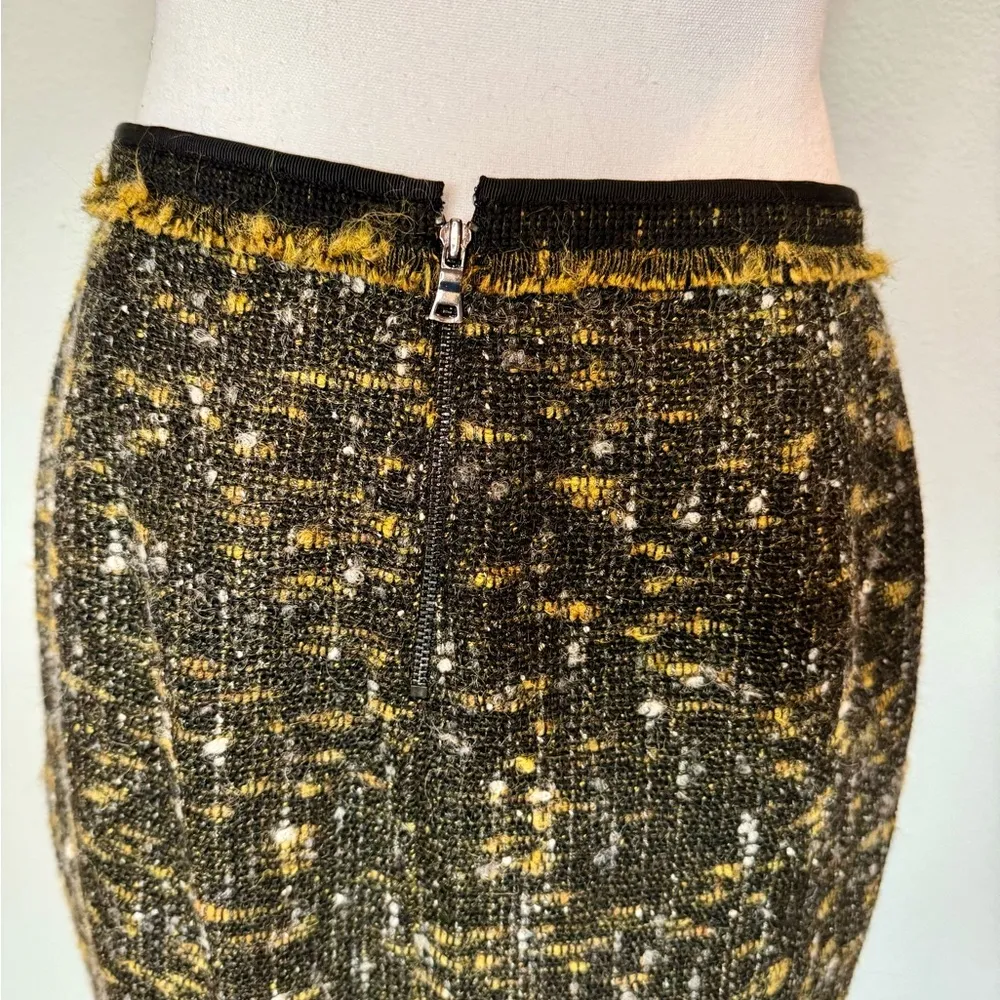 Elie Tahiri Tweed Pencil Skirt | EUC | Size 4 | Winter Fashion - Image 5