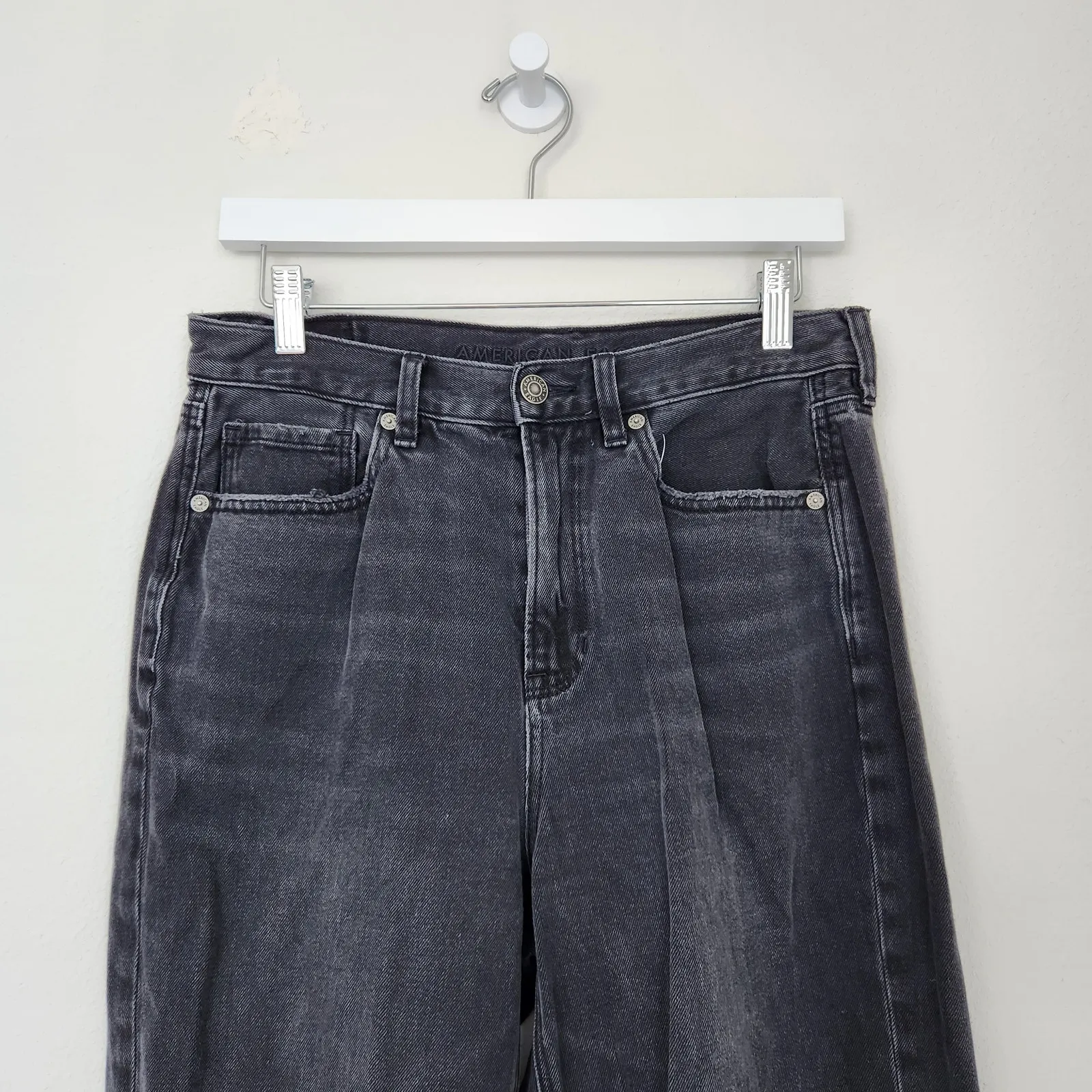 American Eagle Relaxed Mom Jeans Black Distressed Ripped Knees Raw Hem Size 6 - Image 2