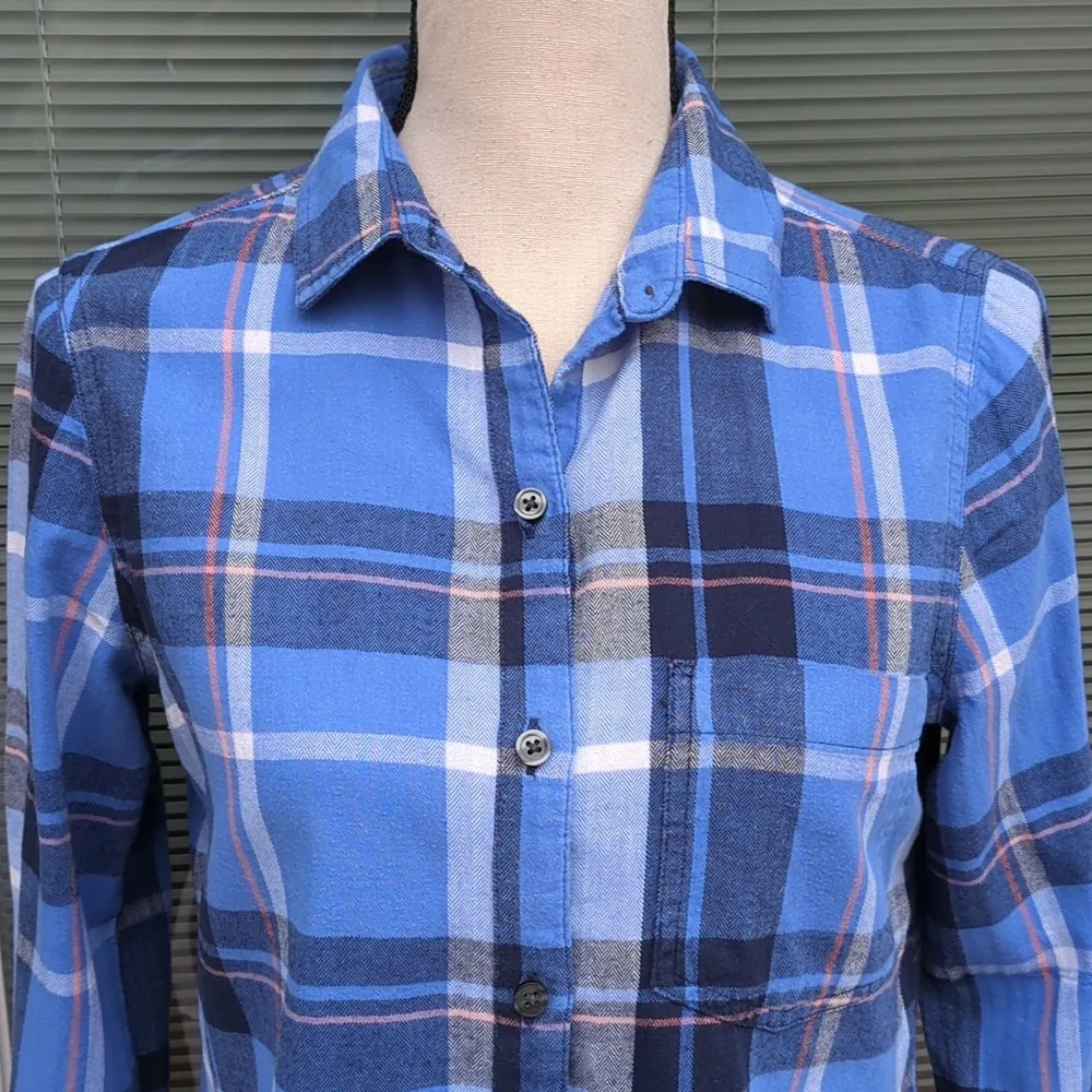 Old Navy The Classic Shirt Plaid Button Down Flannel - Image 2