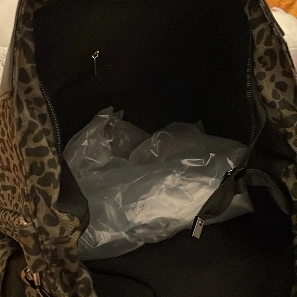 ☑️☑️☑️BOGOHO☑️☑️☑️Black and Brownish Leopard Print Oversized Crossbody Black - Image 5