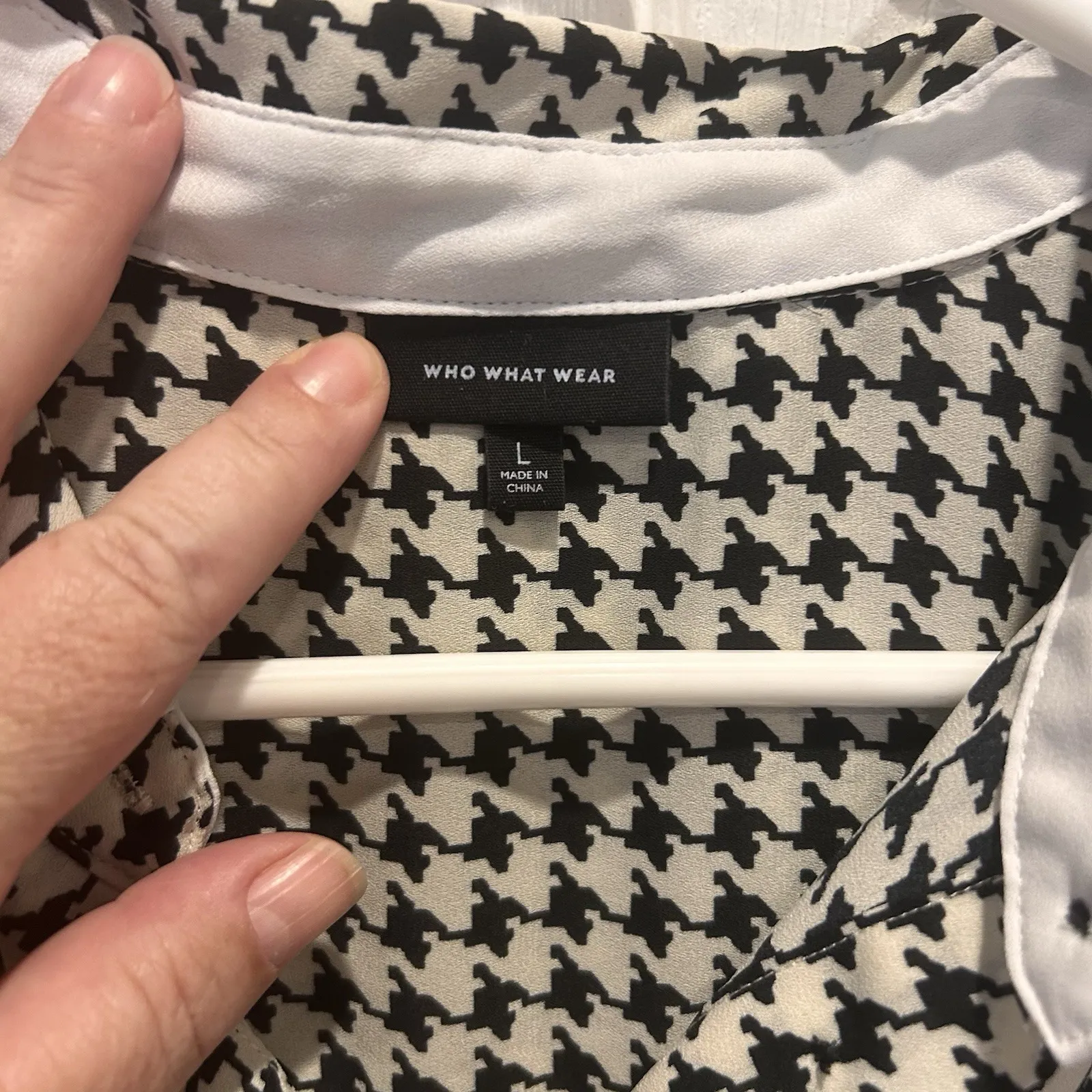 Who What Wear Button Up Shirt Women's Large Black Cream Houndstooth‎ Long Sleeve - Image 4