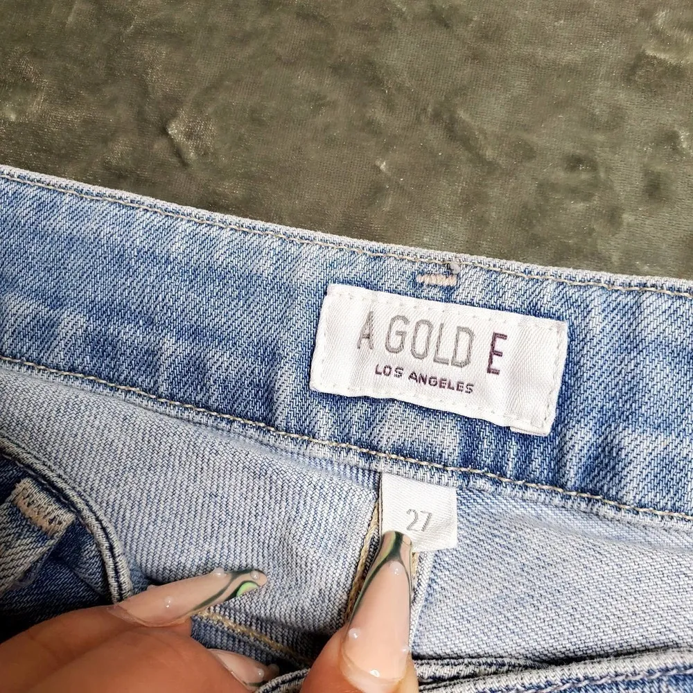 AGOLDE Chloe Light Distressed Jeans - Image 11