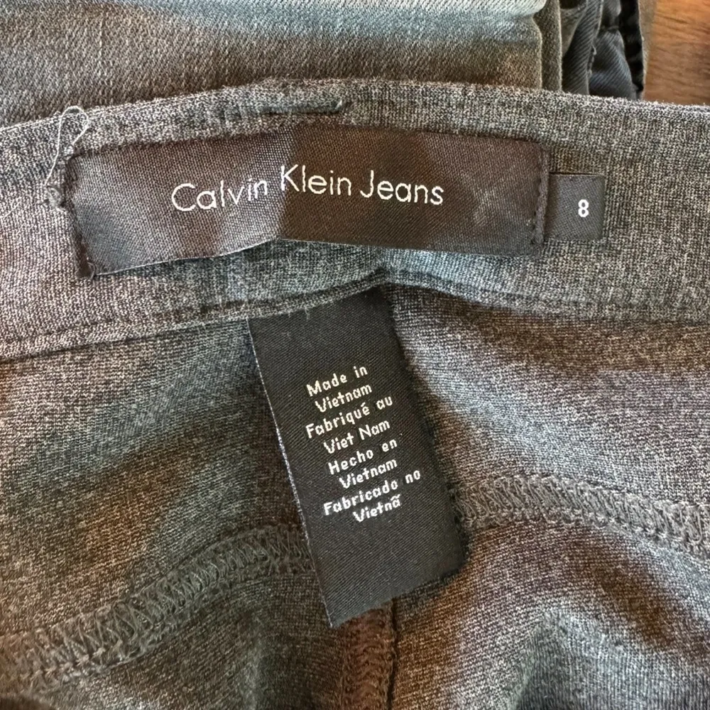 Calvin Klein Jeans Charcoal Gray Stretchy Pants Size 8 - Image 6