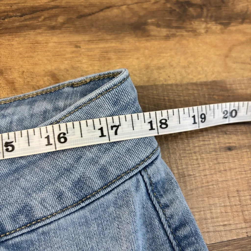 Charlie B Wide Leg Patch Pocket Cropped Jeans Light Blue Wash Size 14 - Image 8