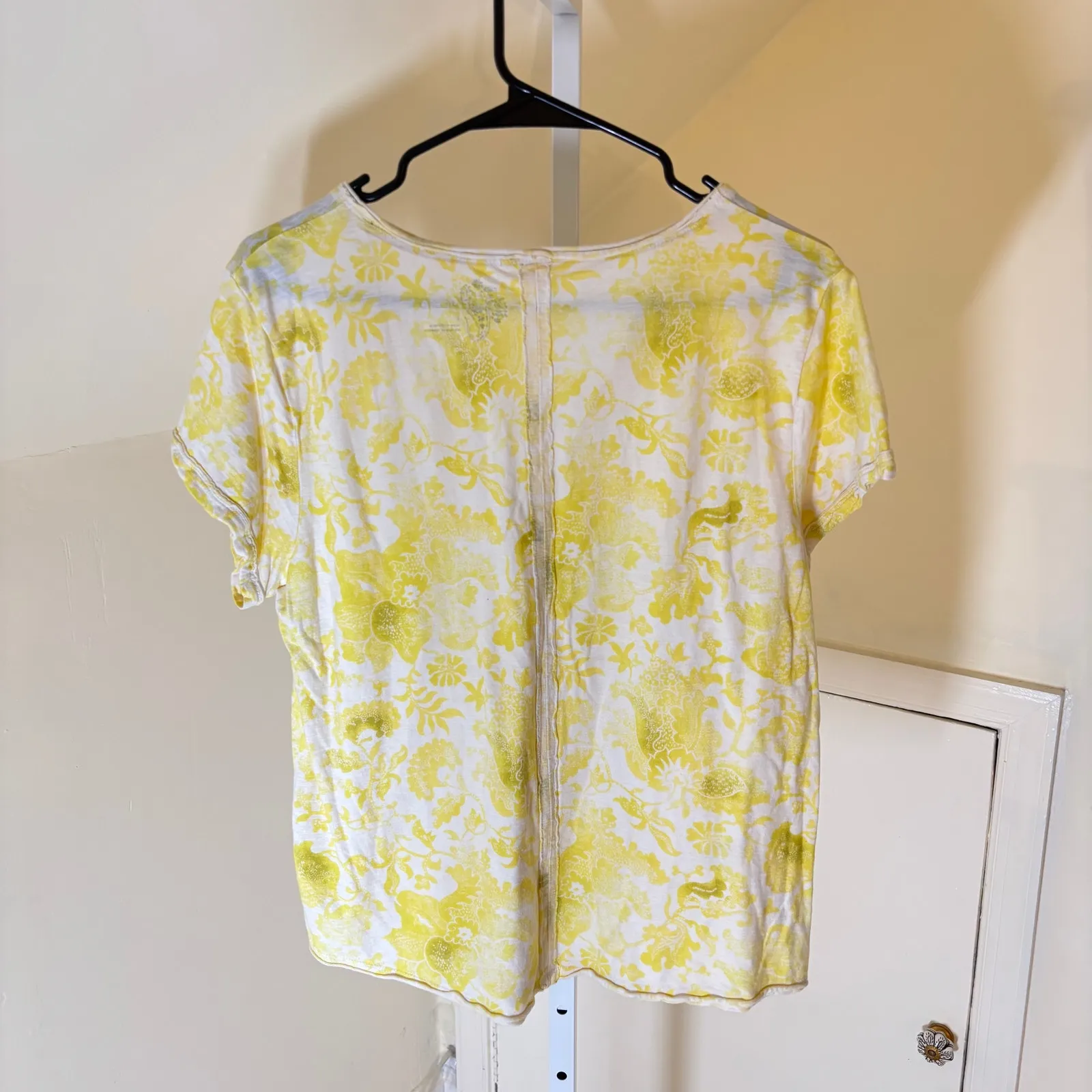 Anthropologie Pilcro EUC Women's Yellow Floral Short Sleeve V-Neck Top L - Image 5