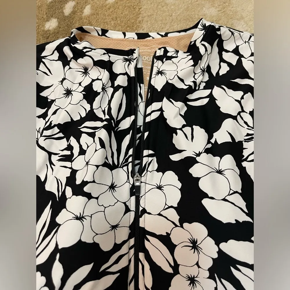 Coolibar escalante sleeveless swimsuit black and white floral women’s size small - Image 3