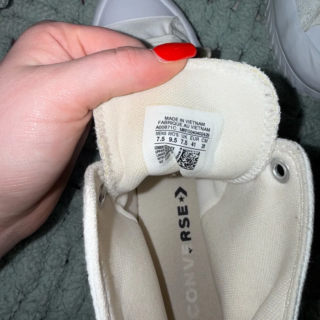 White chunky converse Size 9.5 - Image 7