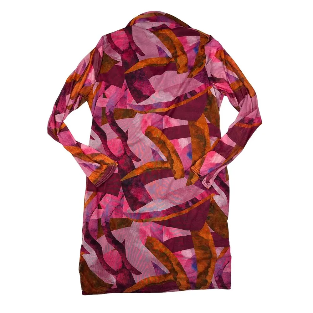 PrettyLittleThing - Plus Abstract Mesh Button Down Shirt Dress in Pink - Image 3