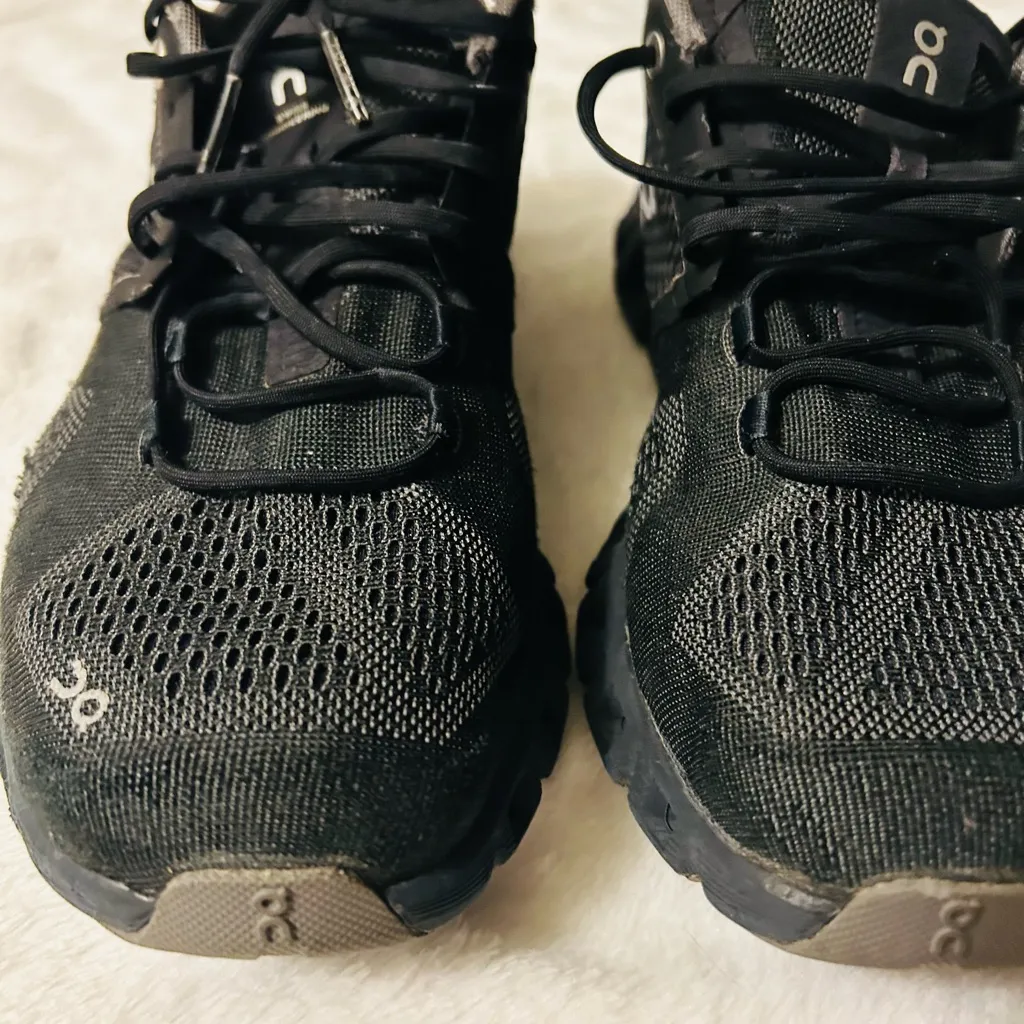 on cloud  X Black/Asphalt Women’s Size 7.5 - Image 4