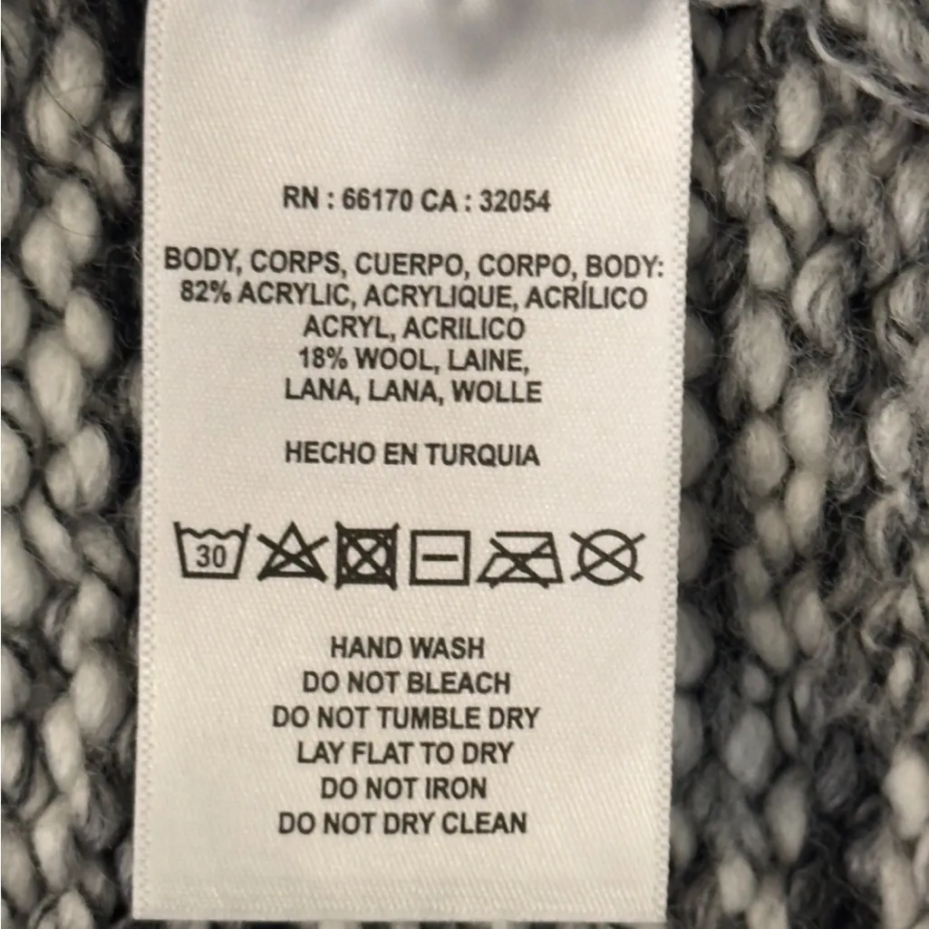 T.La‎ Gray and Black Chunky Knit Cardigan - Image 10