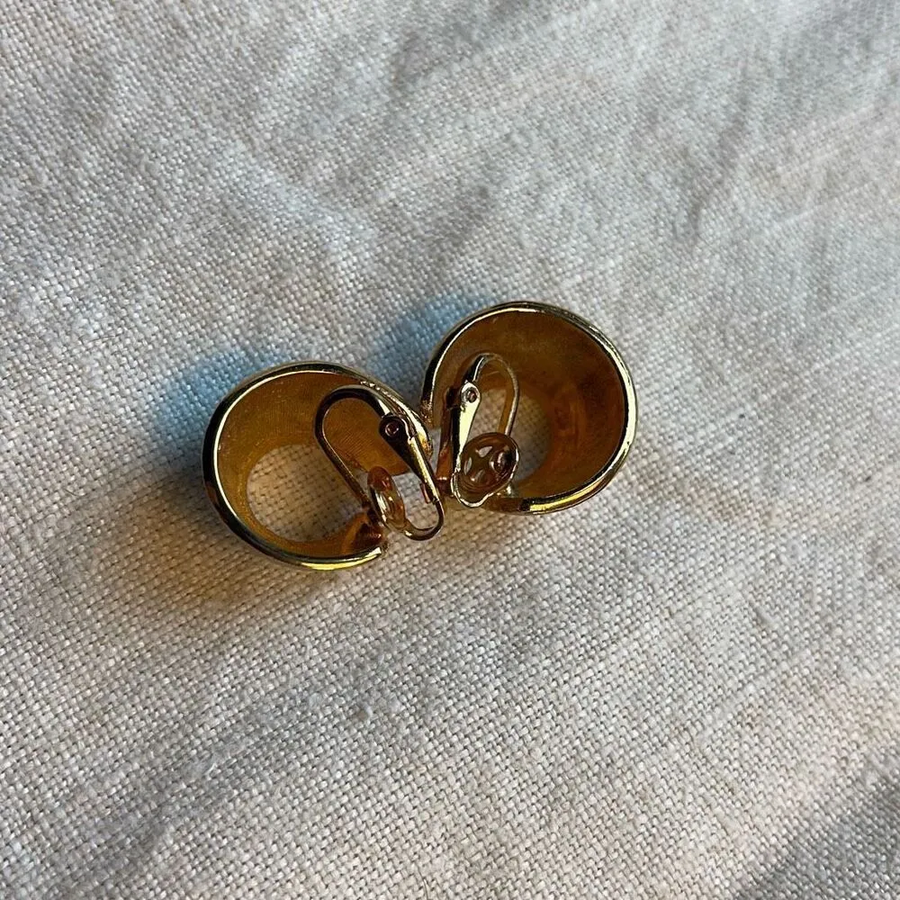 Vintage Gold tone textured art to wear clip earrings Gold - Image 6