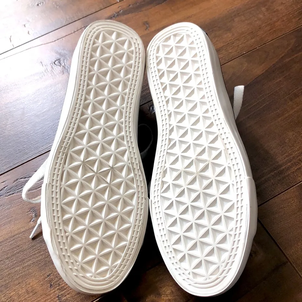 KENNETH COLE - The Run Women's Sneakers Black & Gold - NEW w/out Tags Size 6 - Image 6