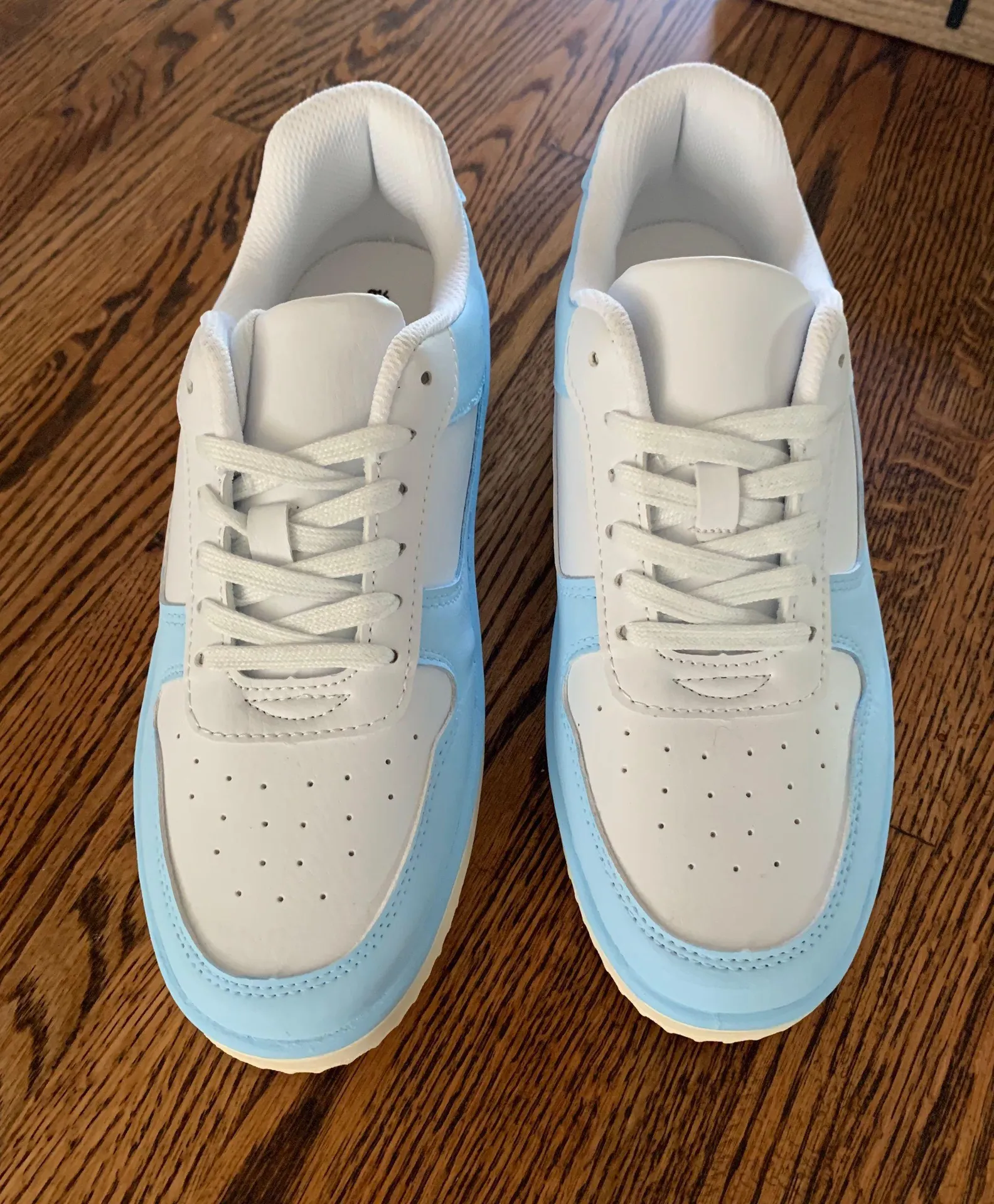 Baby Blue Sneakers 💙🌿 Size 8.5 - Image 5