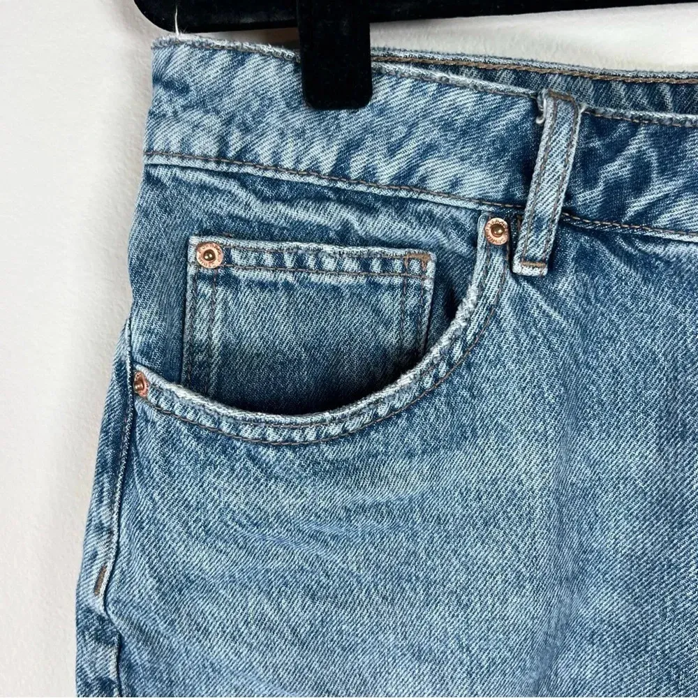 Garage Women's Vintage Cutoff Jean Shorts Blue Medium Wash Denim Classic Sz 32x4 - Image 4