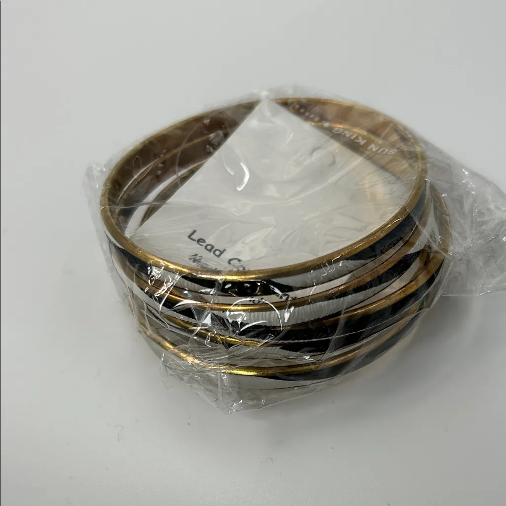 Chic Gold and Black Bracelet Set - Image 16