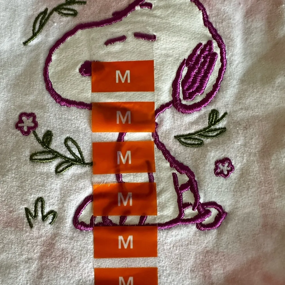 NWT Peanuts Snoop Pink Tie Dye Fleece Drawstring Shorts. Embroidered. Medium - Image 3