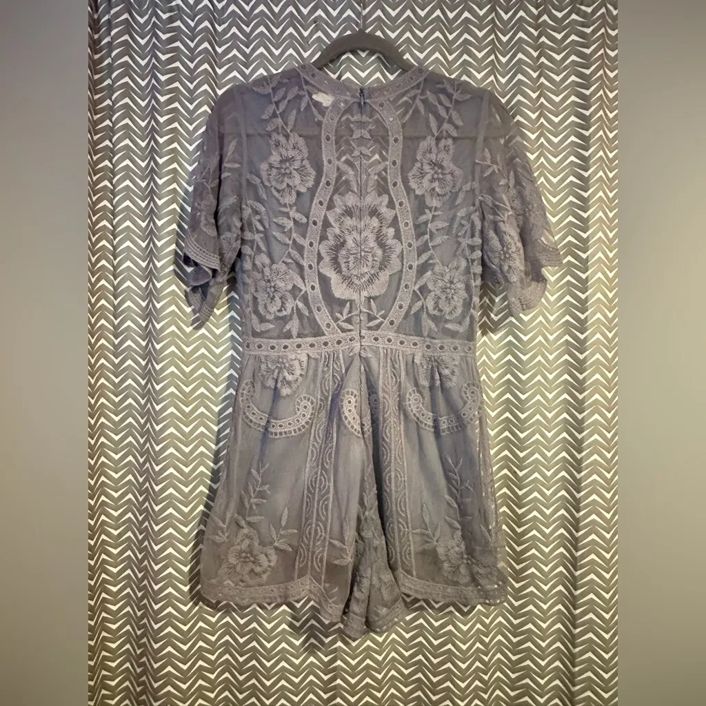 Honey Punch | Periwinkle Lace Deep V Short Sleeve Romper, size M - Image 9