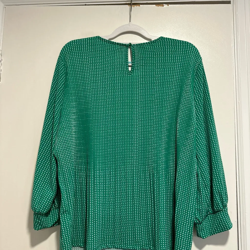 Adrianna Papell Sz:XL green and white polka dot Long Sleeve Mini Fan Fold blouse - Image 2