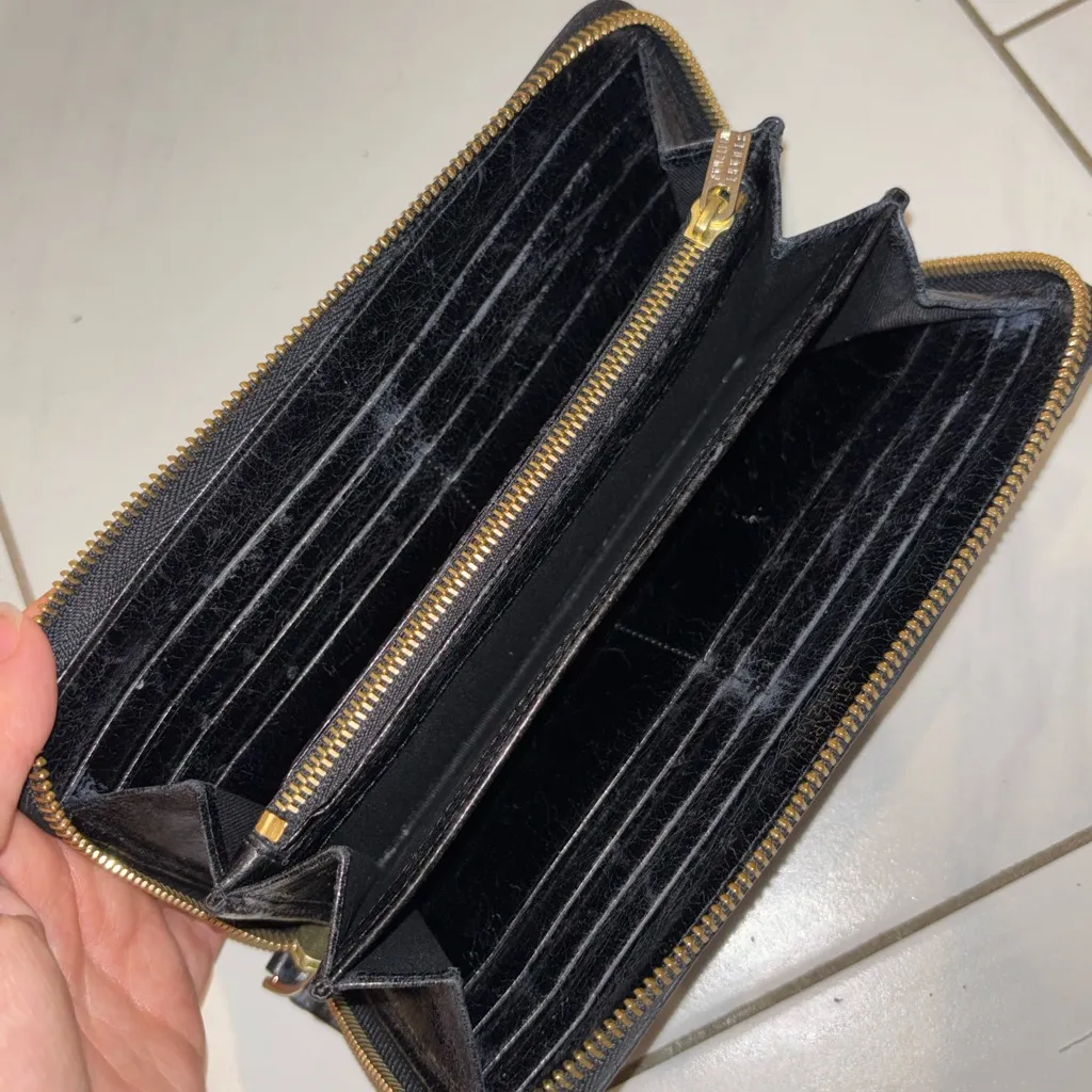 Stuart Weitzman Vintage Black Leather Wallet with Gold Accents - Image 6