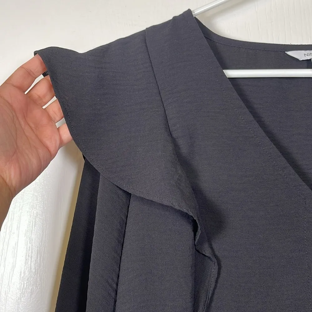 Women's Nine West Black Ruffle Long Sleeve Button Blouse Size Med EUC #7845 - Image 4