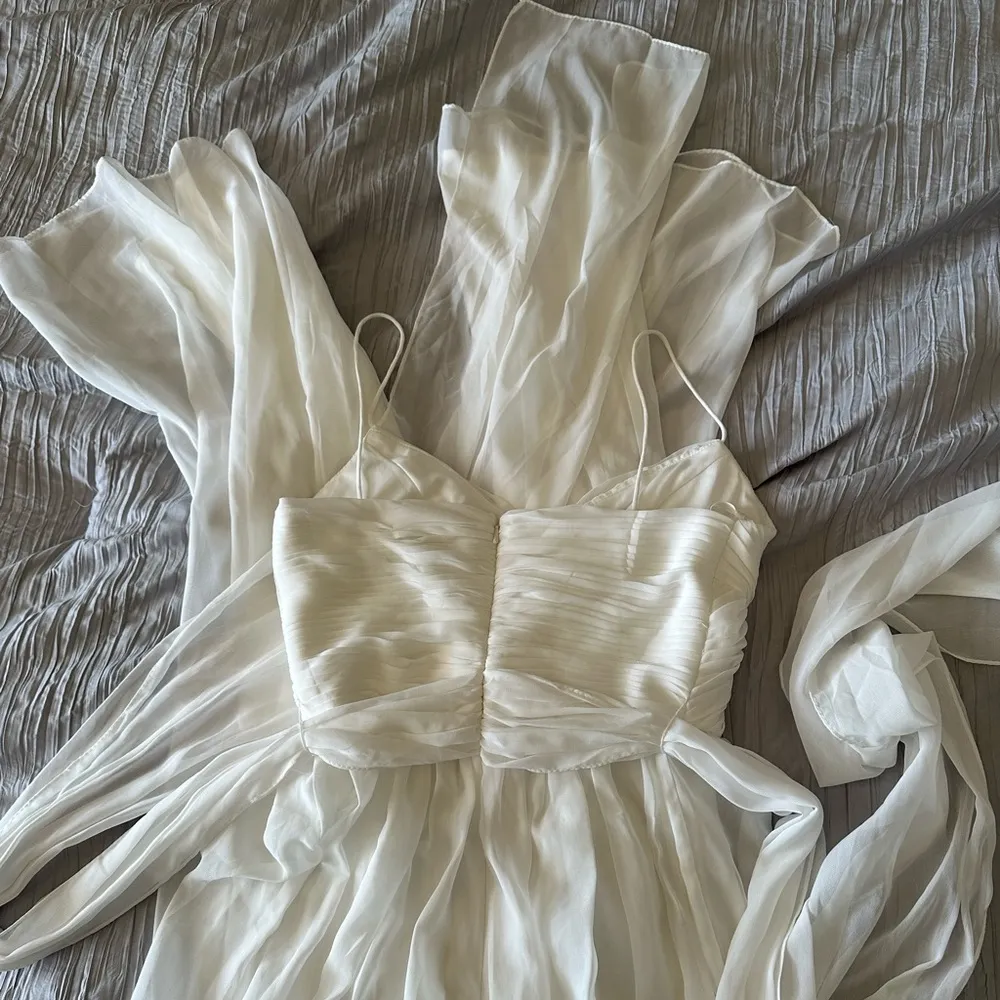 Ieena for Mac Duggal flowy faux wrap jumpsuit in white - Image 8