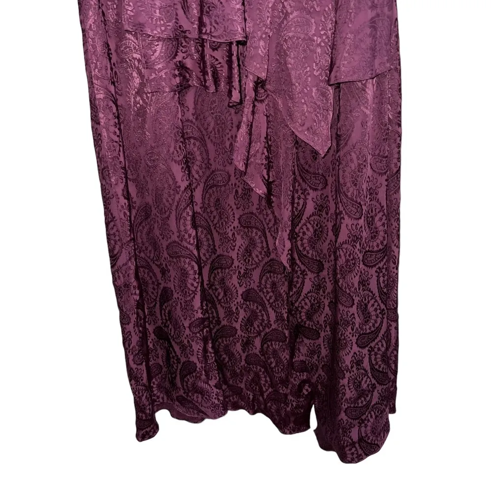 NEW NWT  V Neck Paisley Jacquard Midi Dress In Mauve - Image 4