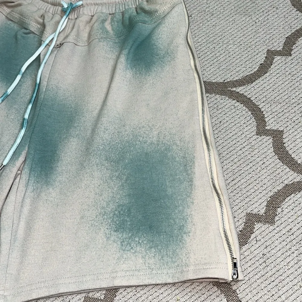 POL Tie Dye Cotton Blend Side Zipper Pull On Bermuda Shorts, size small - Image 3