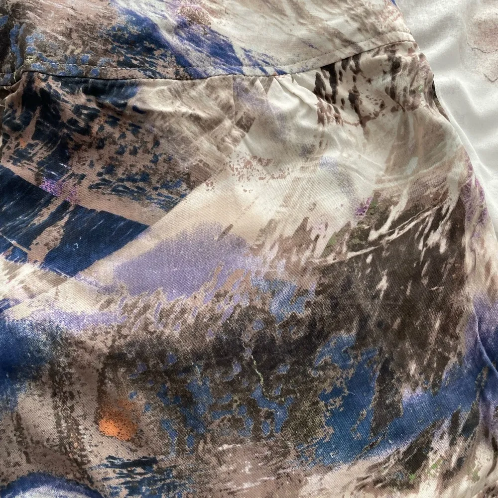 - Myne Ashley Ann silky abstract print psychedelic shorts with pockets, size L - Image 6