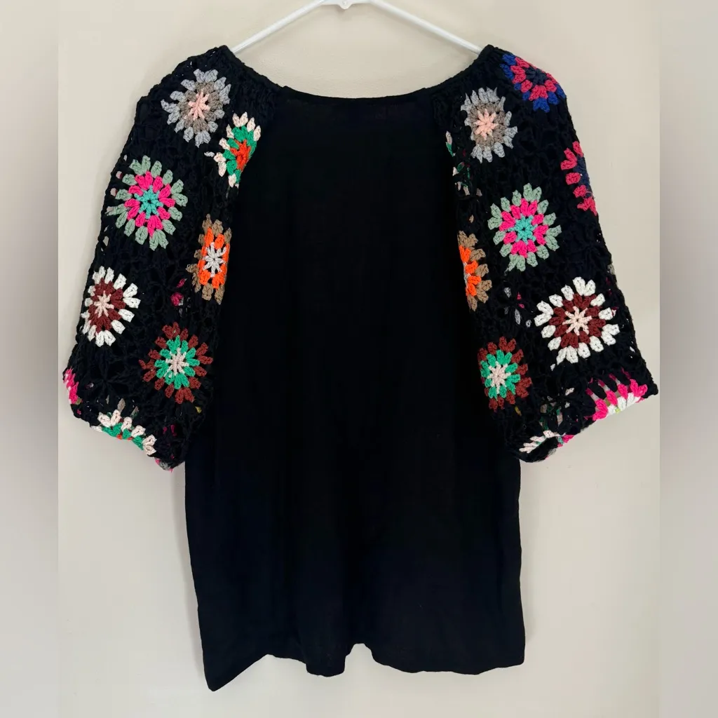 Umgee Black Top With Colorful Crochet Floral Sleeves Women’s Size Small Boho - Image 2