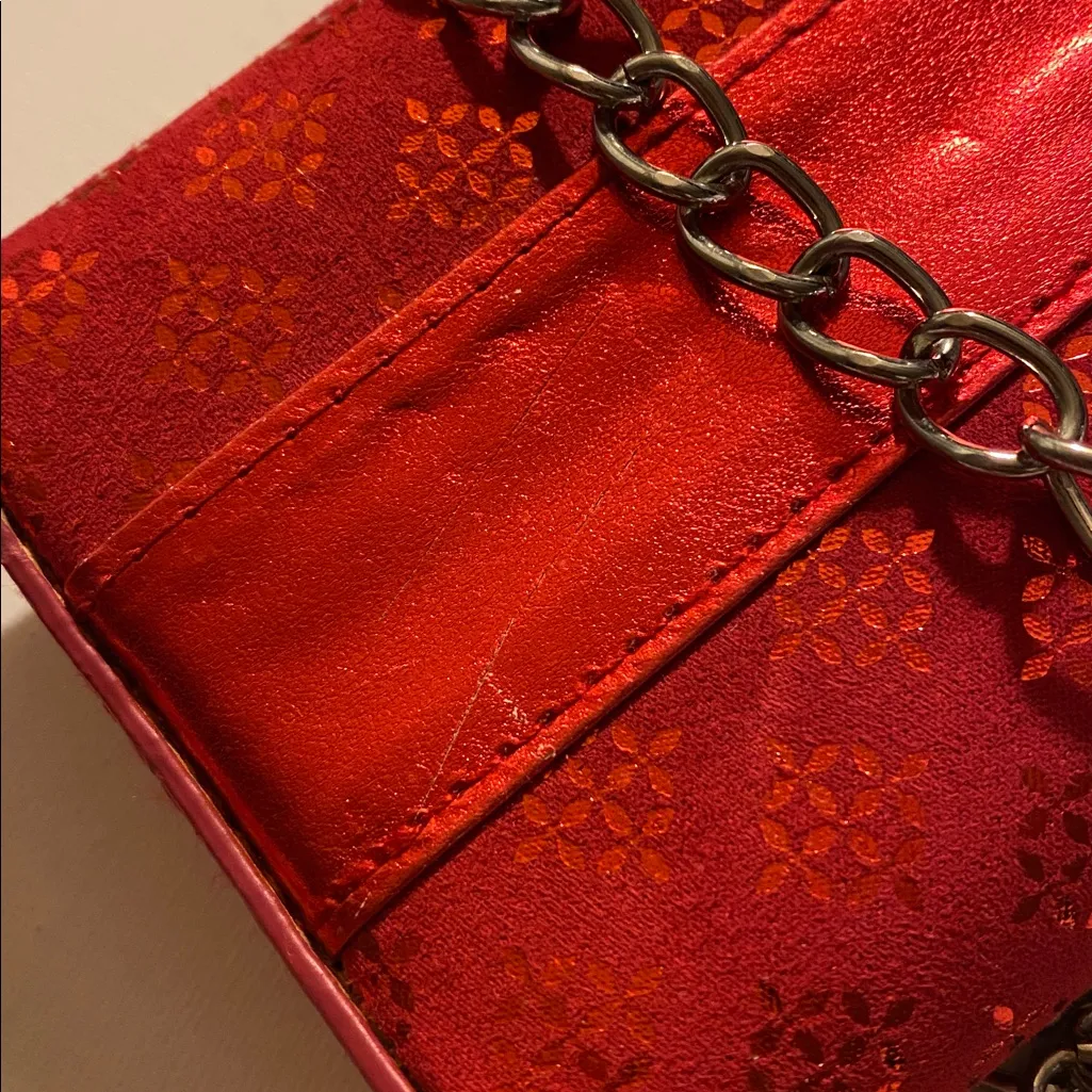 Red purse flask with Chain Strap - Image 7