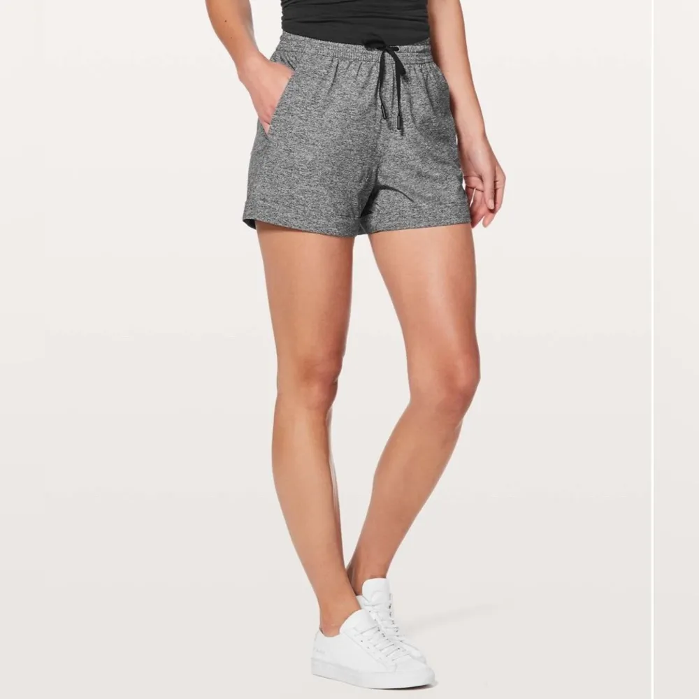 Lululemon Spring Break Away Short *4-way Stretch 3" Size 6 - Image 3