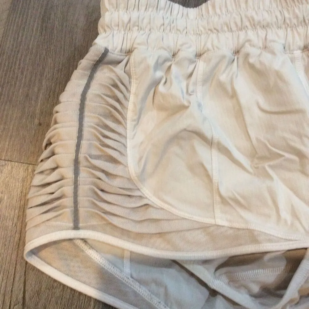 Lululemon Size 8 womens shorts Light gray athletic - Image 5