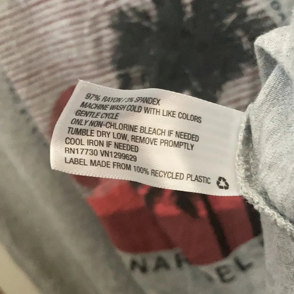 FINAL MARKDOWN Knox Rose Gray Graphic Tee xxl - Image 4