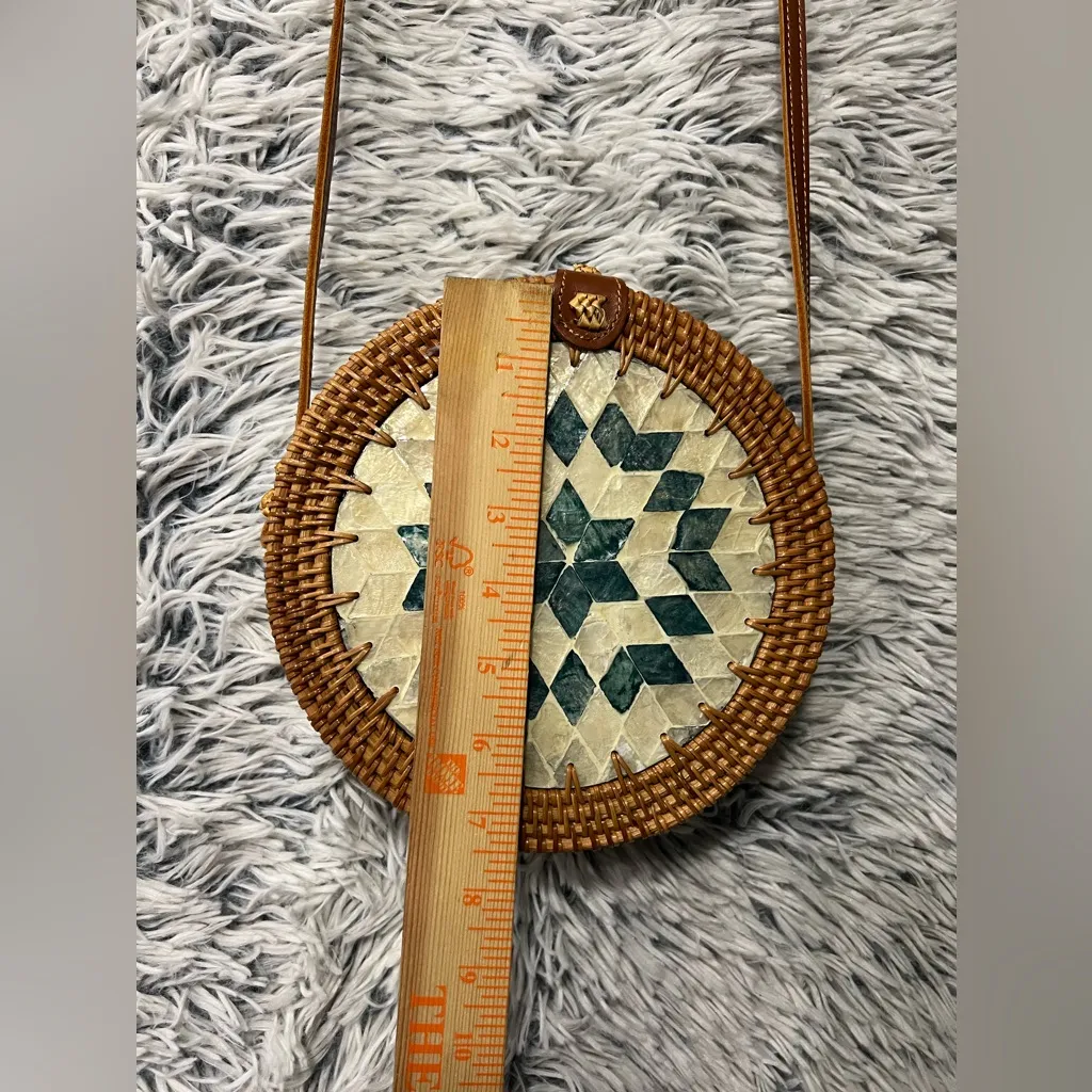 Round Bamboo Bag with Seashell‎ Inlay, Leather strap Crossbody - Image 6