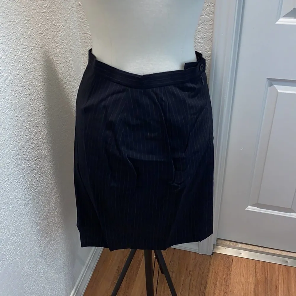 Escada Vintage Pinstripe Skirt & Blazer Set Sz 10 Lightweight Fitted Designer - Image 11