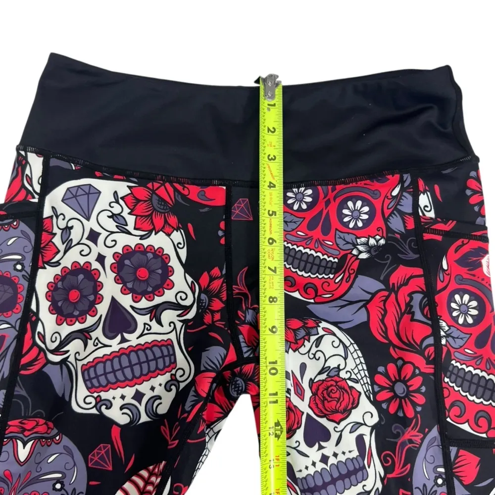 CVG Constantly Varied Gear Sugar Skulls & Roses Capri Leggings Black Size L - Image 7