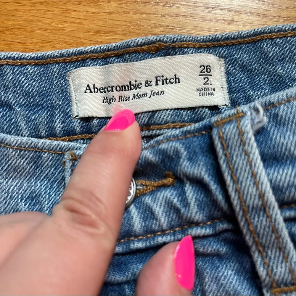 Abercrombie & fitch high rise mom jeans two toned size 26 / 2 long - Image 3