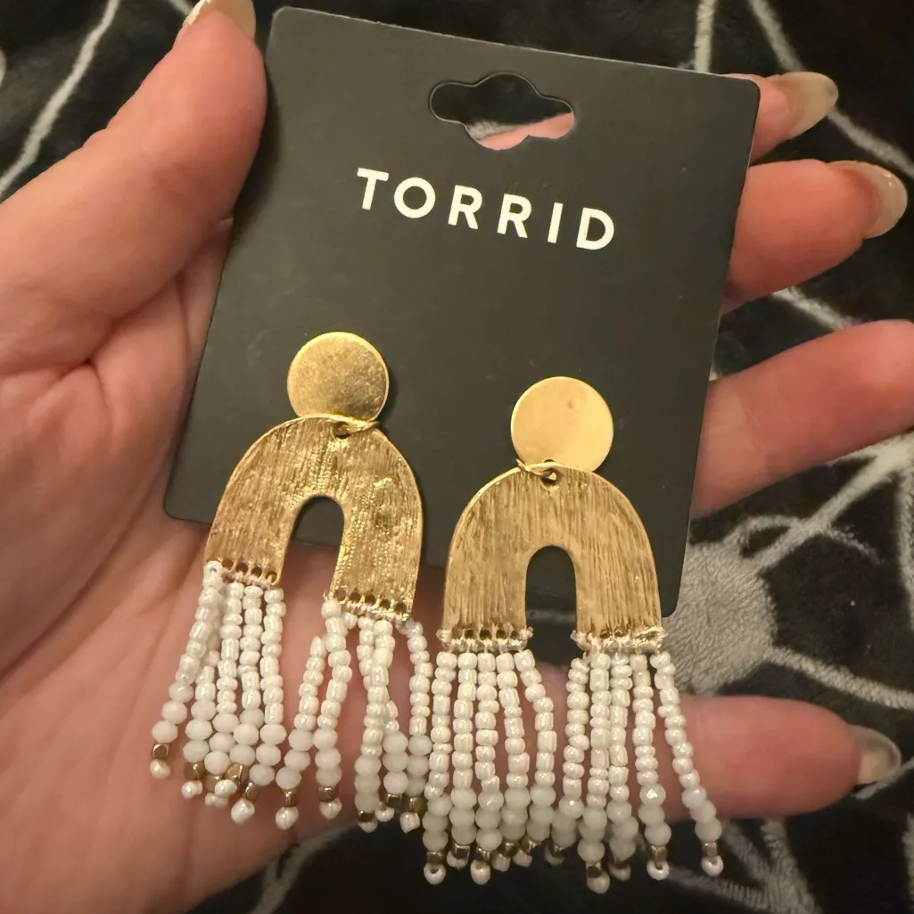 Torrid Gold White Beaded Arch Hammered Metal Statement Fringe Stud Earrings - Image 5