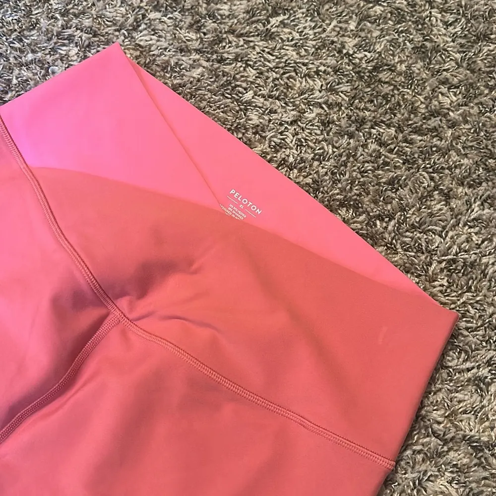 Peloton Crossover Leggings Pink XL - Image 2