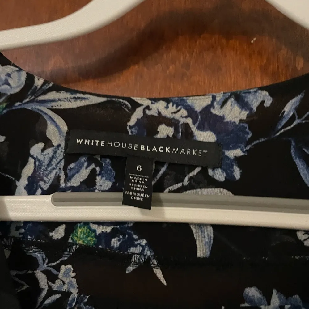 White House Black Market Floral Blouse~Size 6 - Image 5