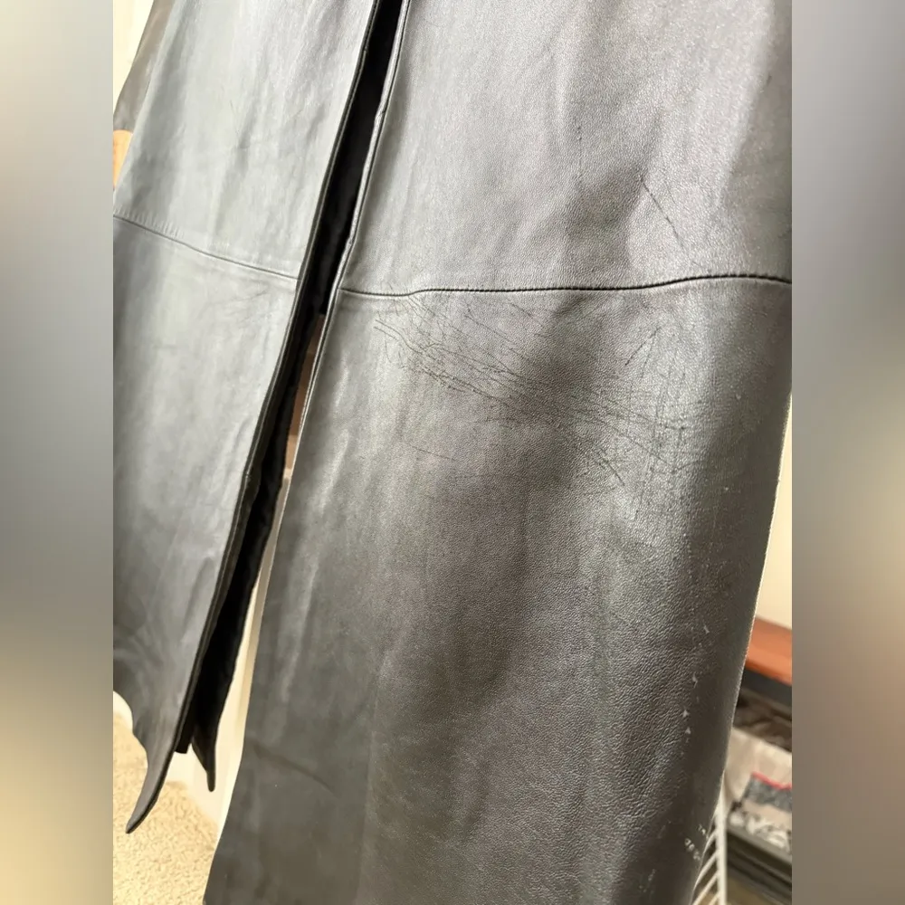 Women’s super Long black leather goth jacket size large - Image 9