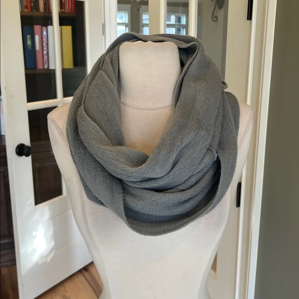 Comfy Winter Gray Scarf - Image 2