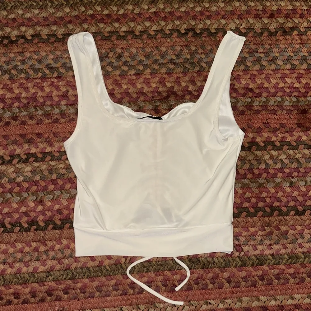 21 SAINTS WHITE RUCHED FRONT CUT OUT TANK TOP - Image 3